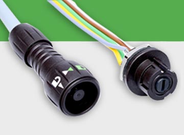 Bild zeigt binder Kabelstecker mit Anschlusskabel und Flanschstecker mit Litzenanschluss